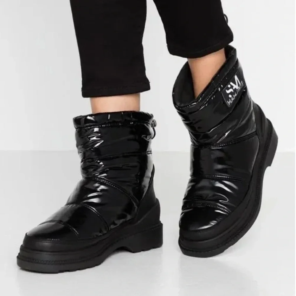 Sam Edelman Carlton Black Leather Trimmed Glossy Lug Sole Snow Boots Size 7 NIB